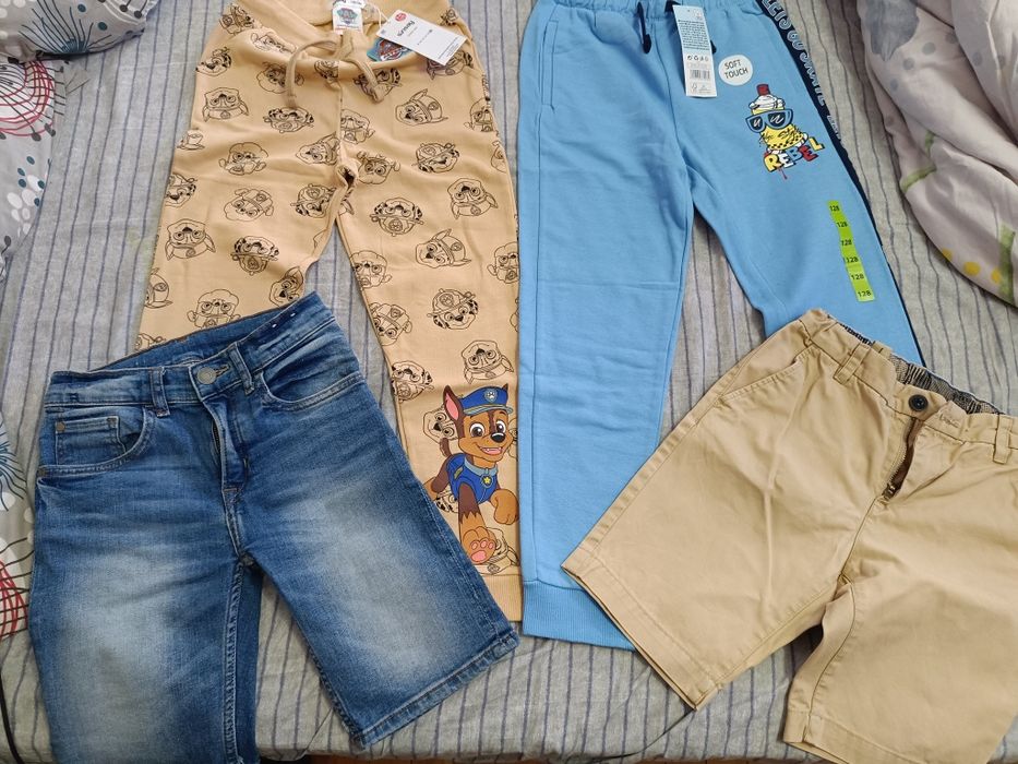 Pantaloni trening noi + pantaloni scurți, mărimea 128