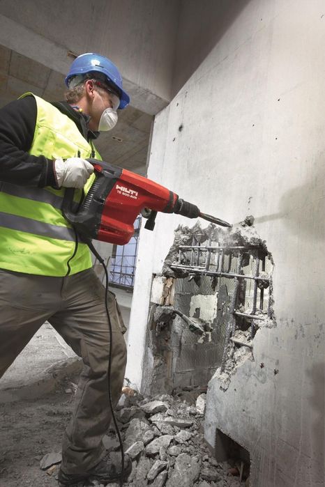 Servicii demolari profesionale,spargem beton,gresie,faianta,gol de usa