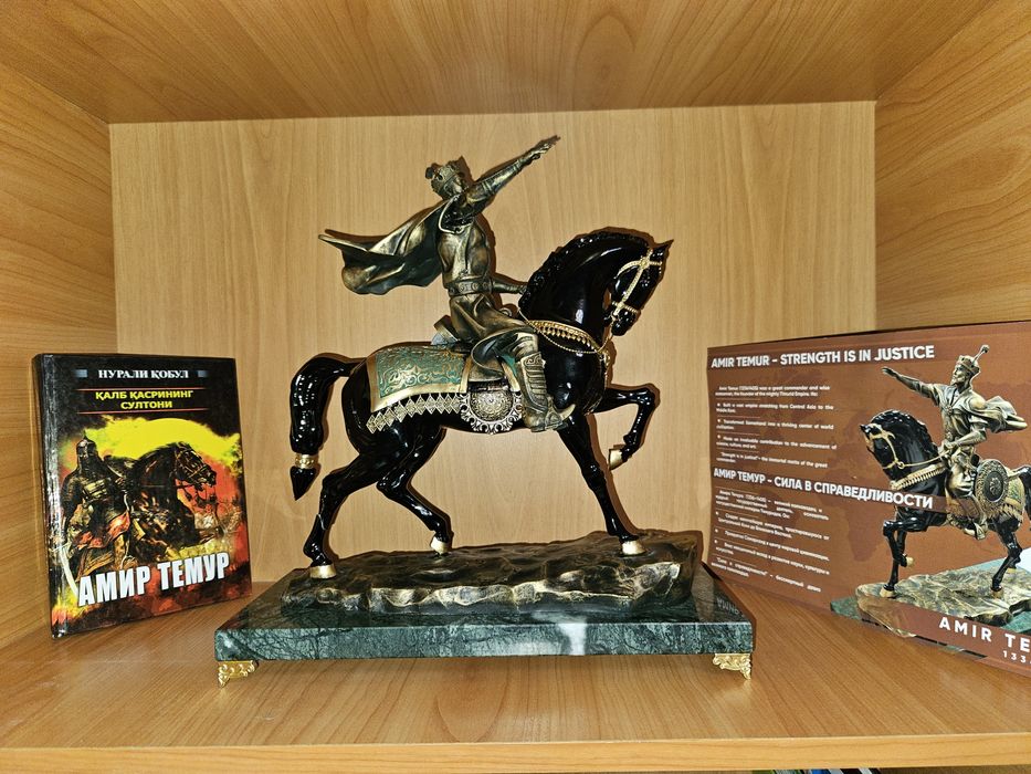 Amir Temur haykali (Premium, Polystone + Hindiston marmari + qutisi