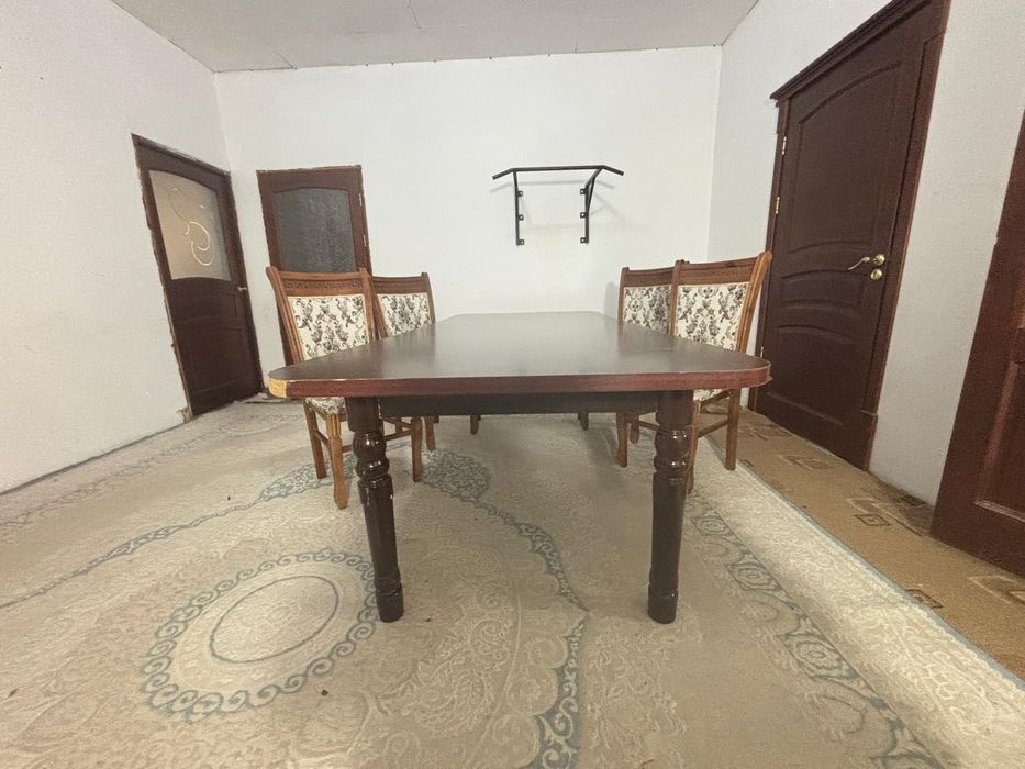 продам стол трансформер и 4 стула