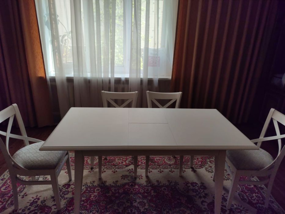 Продаю новый кухонный стол со стульями