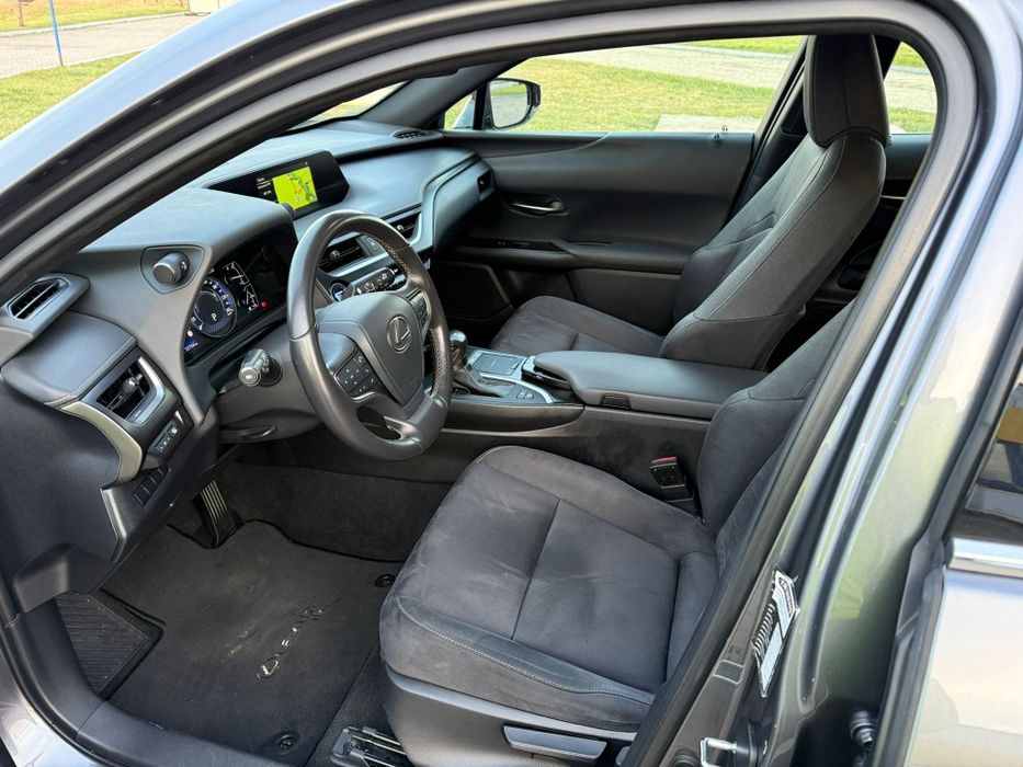 LEXUS UX 2020/2.0 hybrid 184 cp/Automată/Tracțiune 4×4/Impecabilă