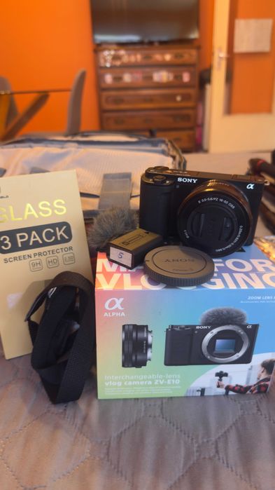 Sony ZV-E10 в ГАРАНЦИЯ + 3 обектива и много аксесоари за екосистемата