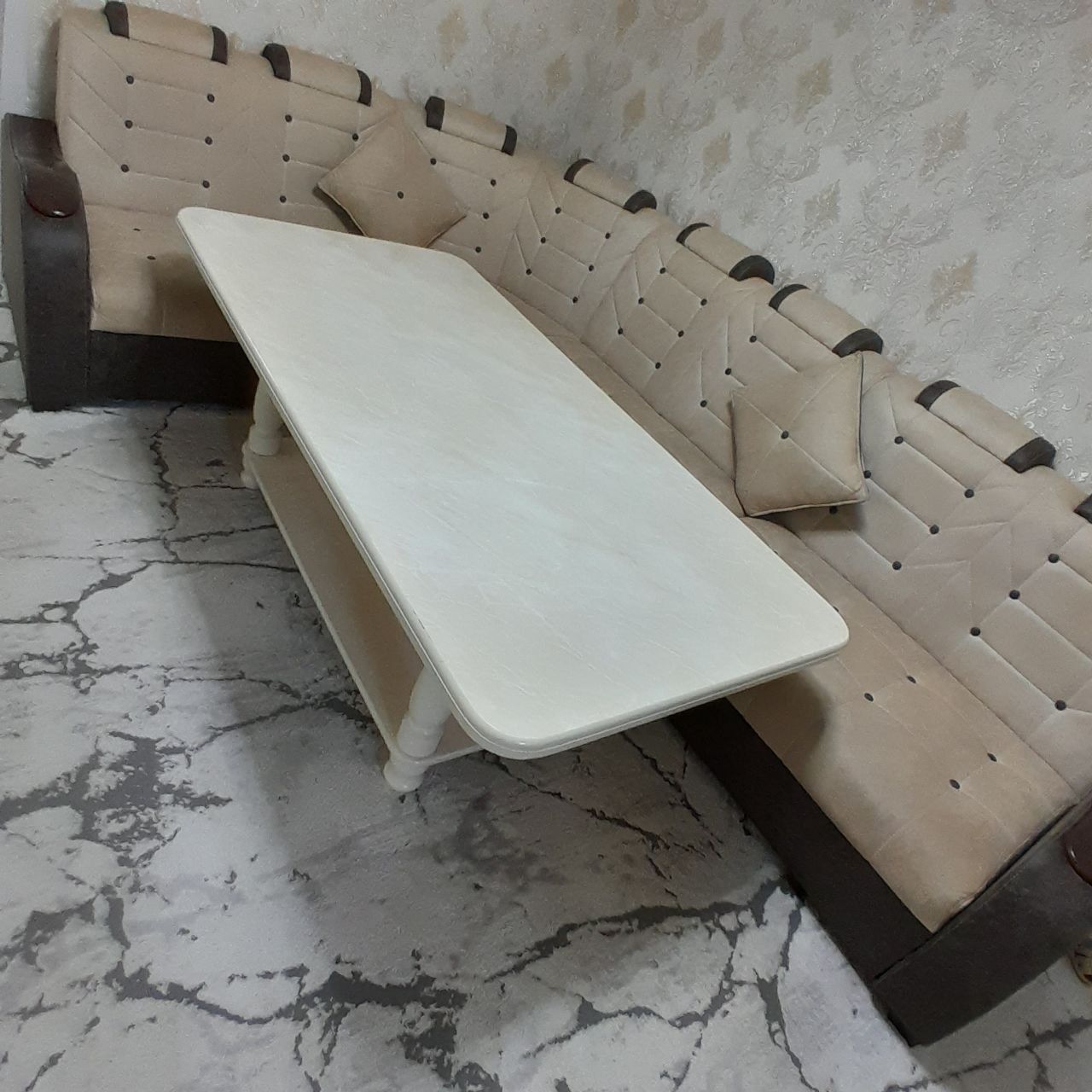 mebel sotiladi narxi kelishib beriladi