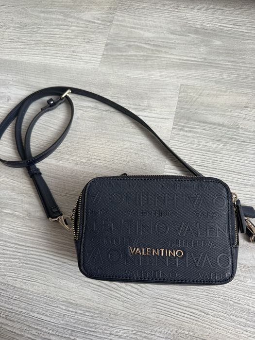 Нова дамска чанта на Valentino