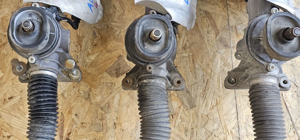 Casetă Passat B6/Golf 6/Touran/Audi A3/Seat/Octavia 2 cu  4 PRINDERI