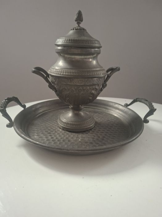 Vase metal vechi