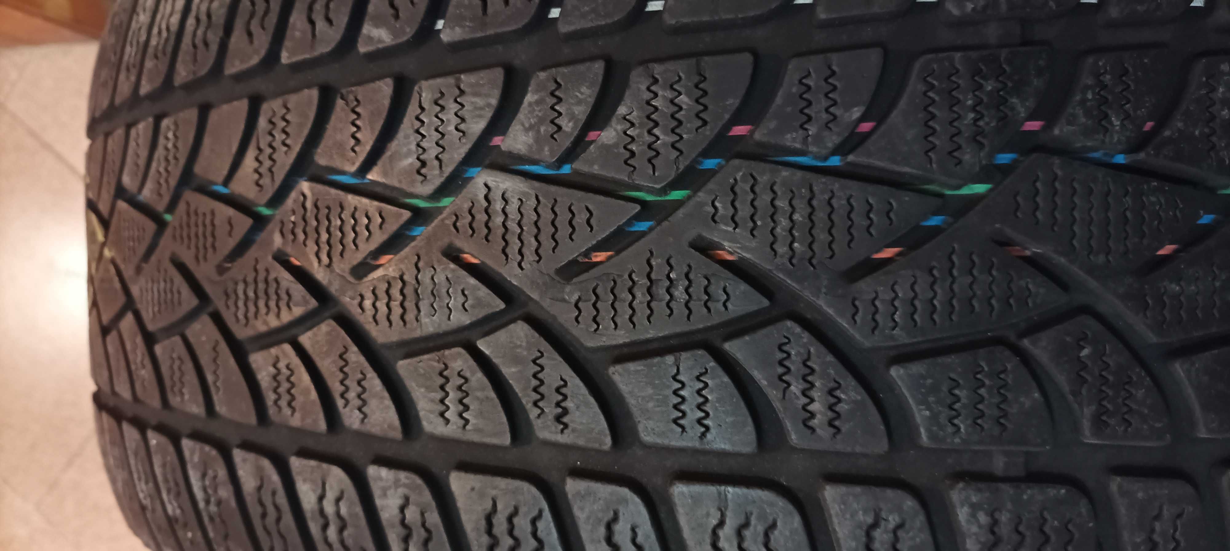 Гуми 225/50 R18..