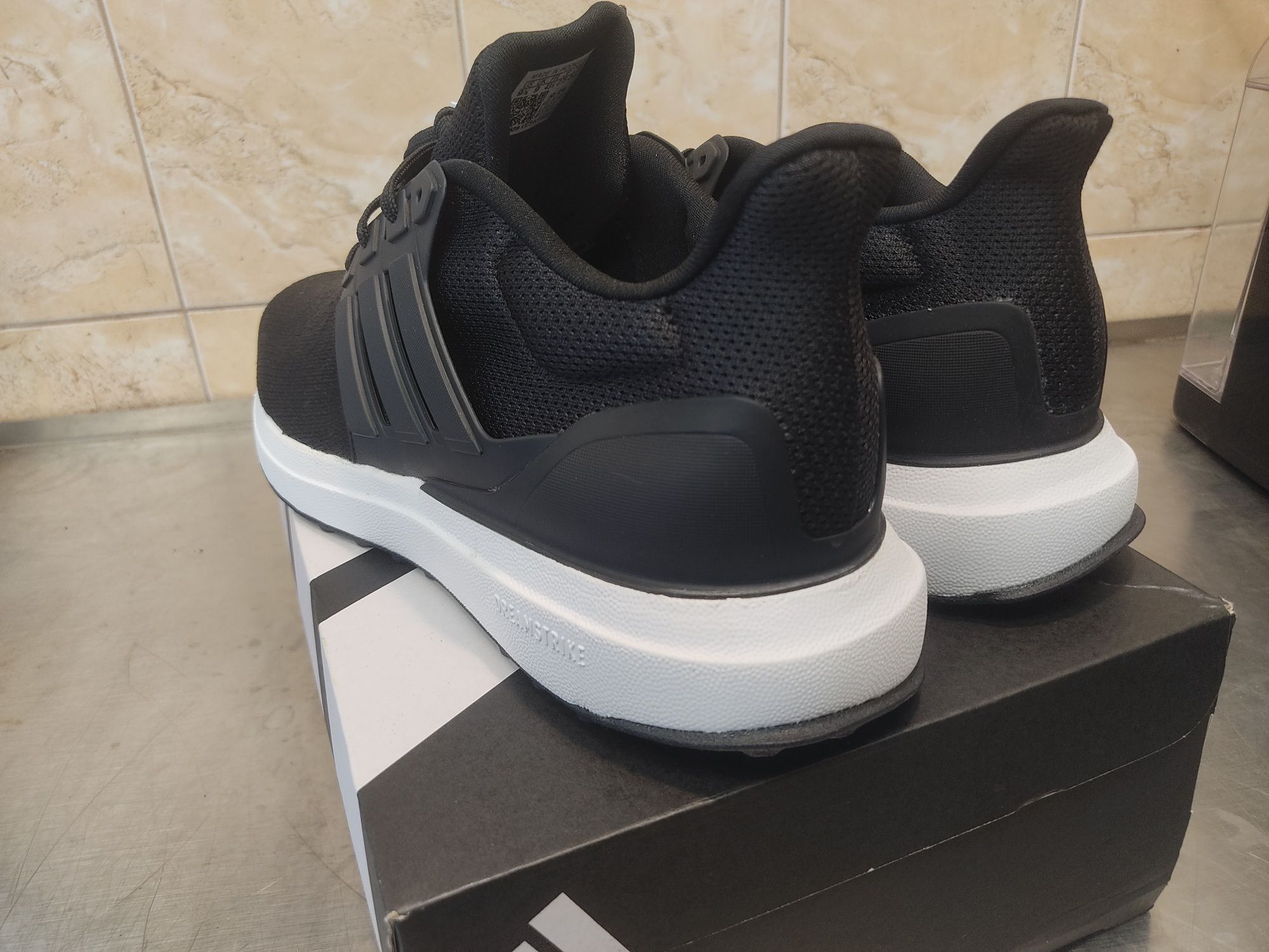 Маратонки Adidas ULTRA DREAM DNA номер UK9 28см