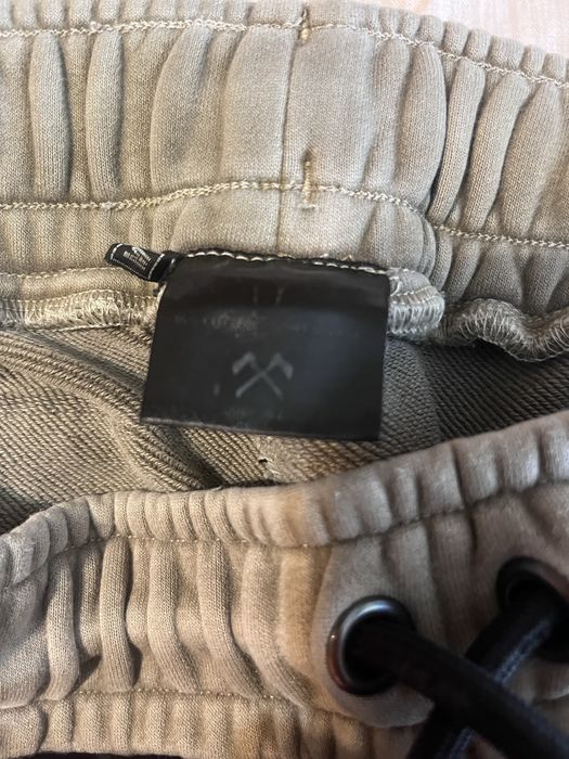 Рядък панталон на Luda