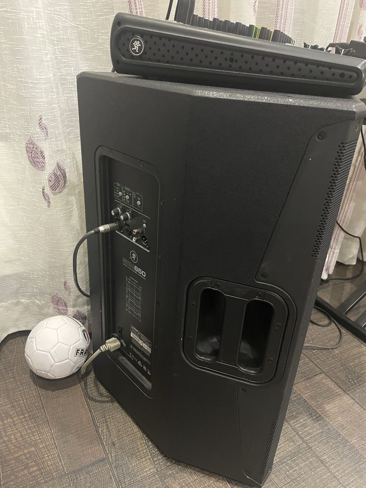 Активна колона mackie srm650