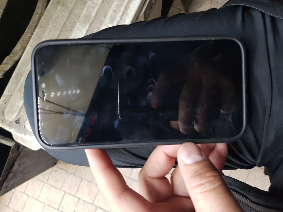 Айфон11 г64 продаёт срочн