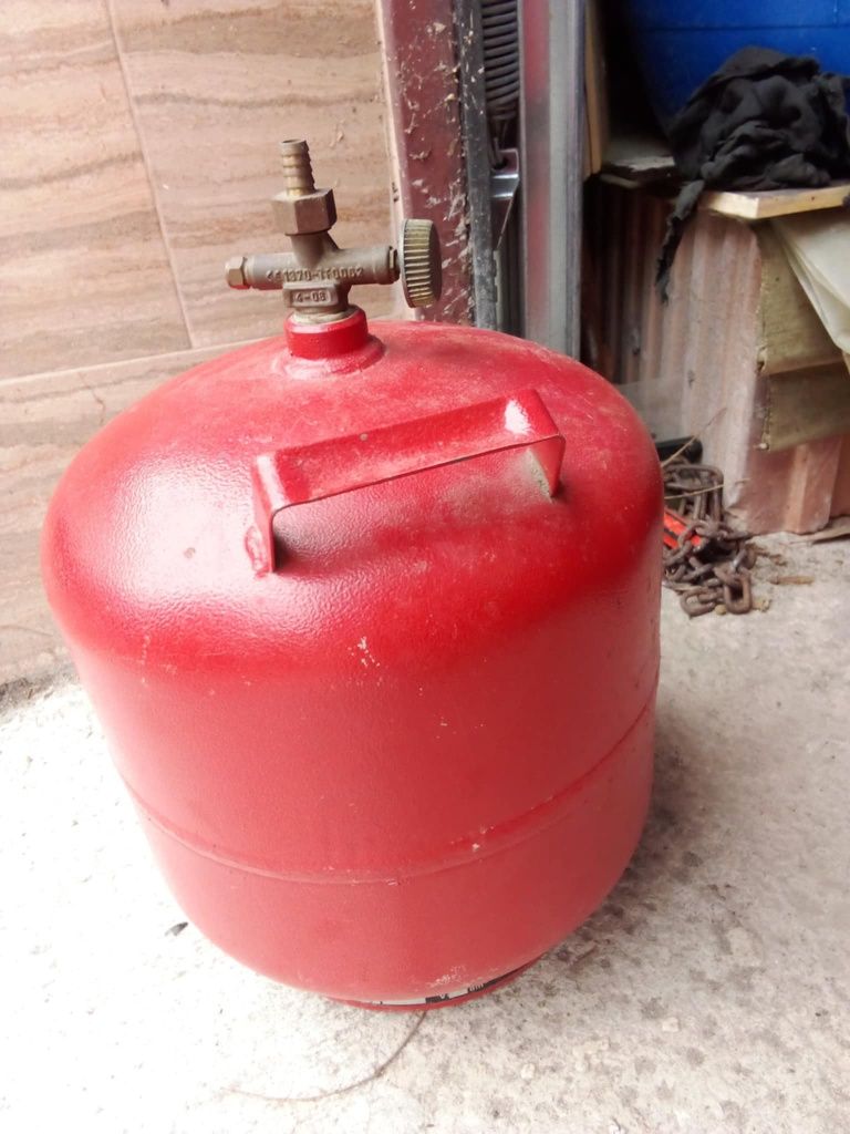 Продавам 3 Газови Бутилки