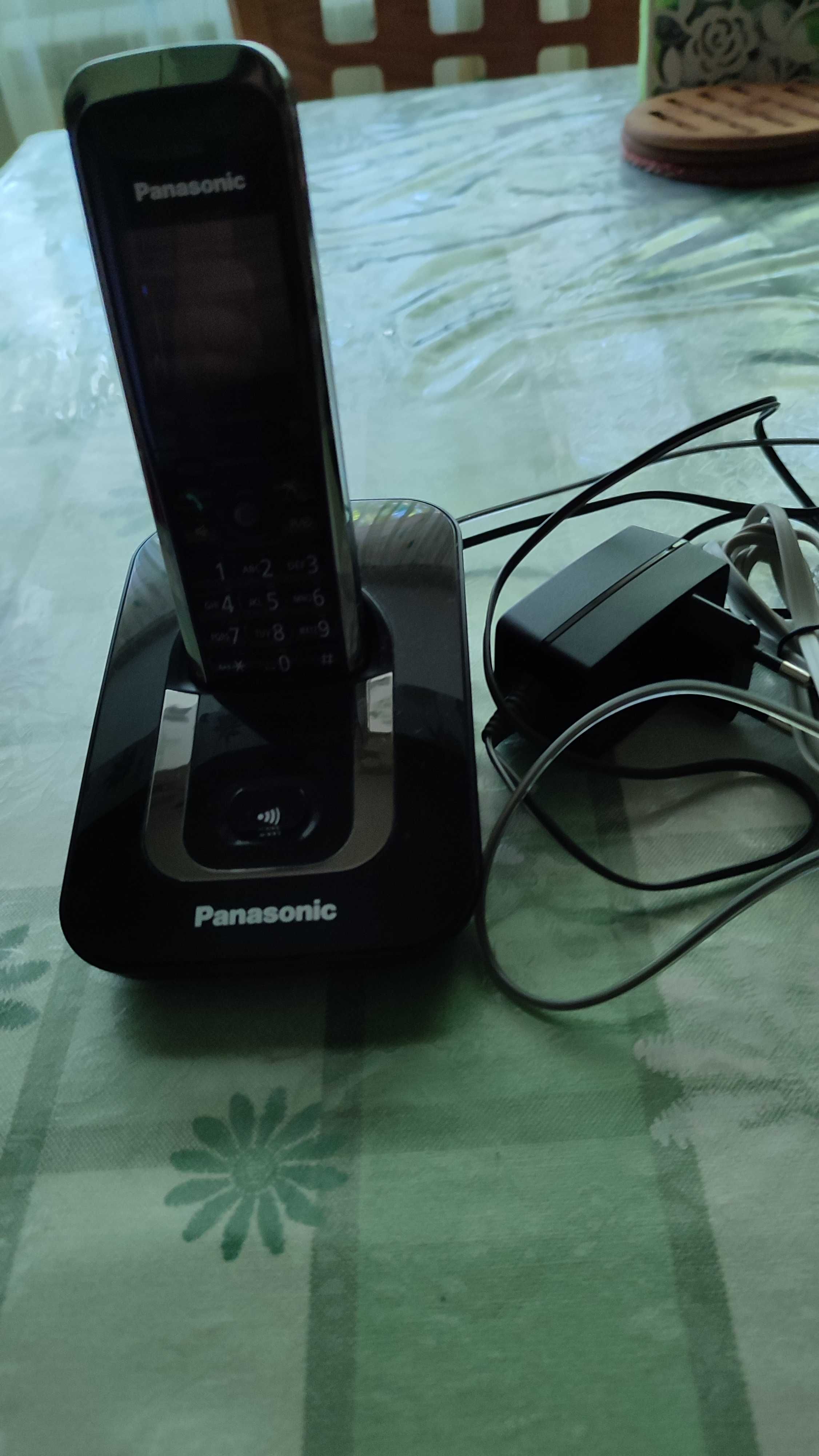 Домашен телефон Panasonic с подвижна слушалка