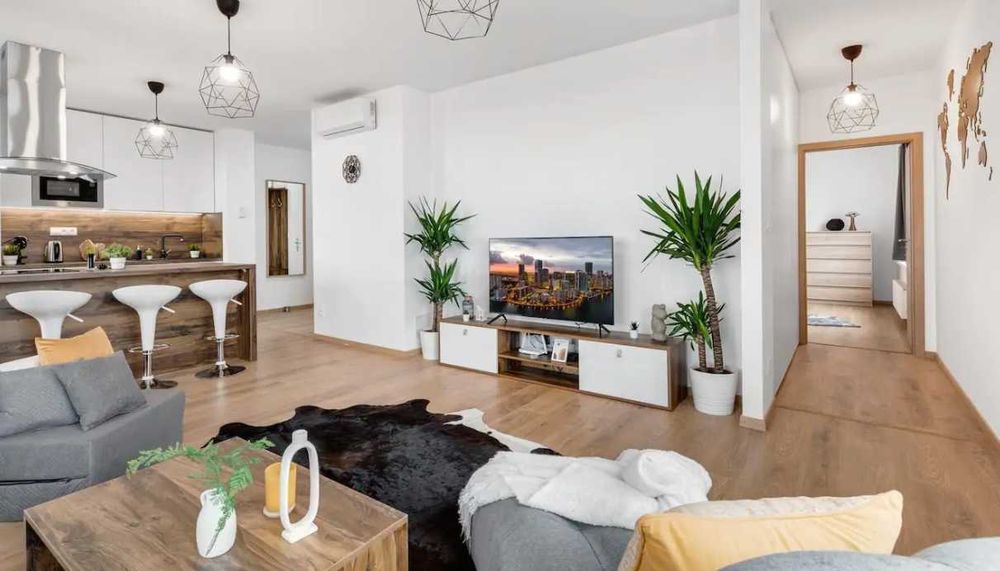 Дава се под наем Двустаен апартамент в Пловдив, Център - 61 кв.м за 290.7 € - Снимка #1