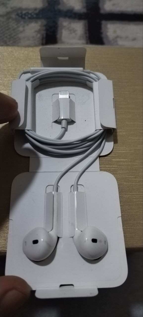 Продаётся Apple AirPods 2.1 /2.2 Кейс. Original 100%