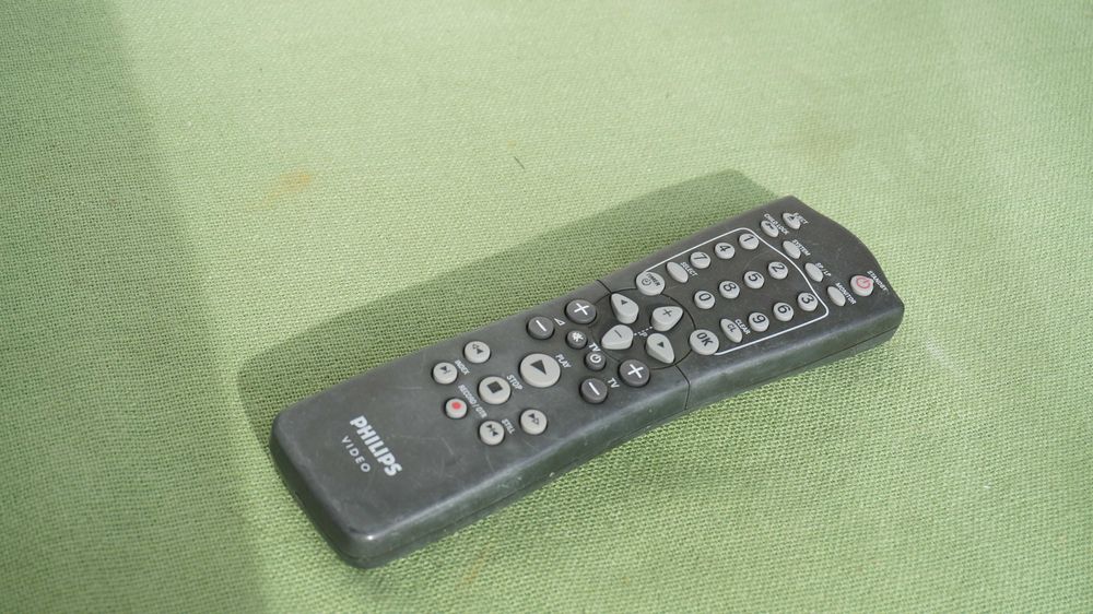 Video recorder VHS Philips VR6880 cu monitor LCD