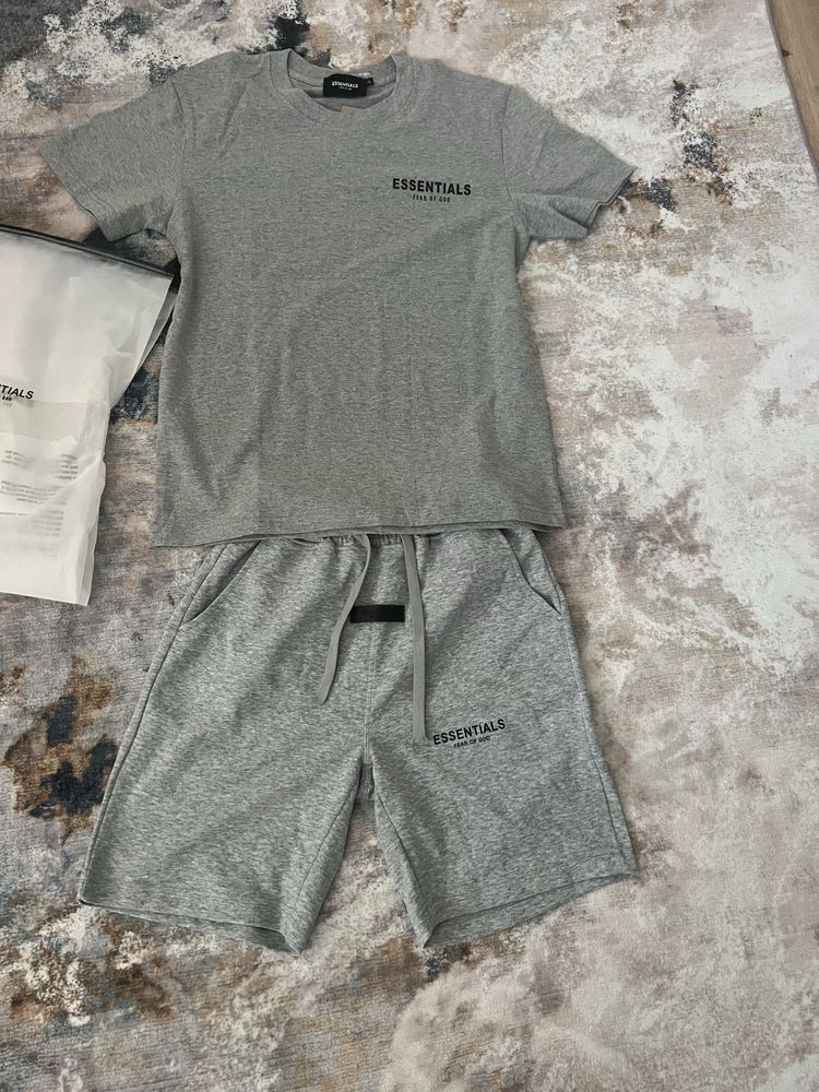 Essentials екип за лятото. S размер