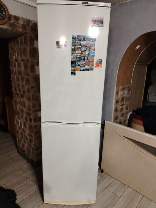 Продам холодильник атлант.