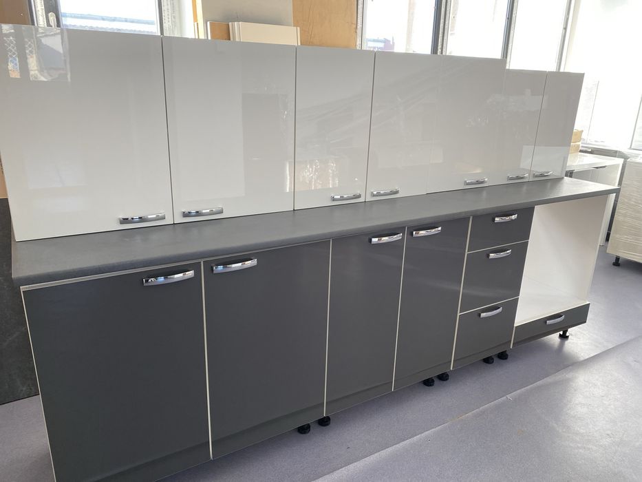 Mobila de bucatarie lucioasa 260 cm Noua !!