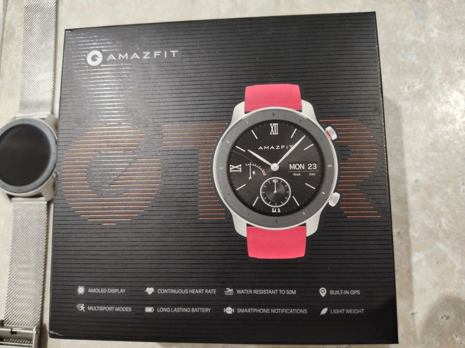 Vând Amazfit GTR, 42mm, cutie full, accesorii extra.