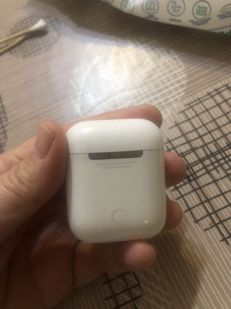 Оригинален кейс AirPods