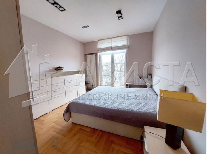 3-стаен в София-Център площ 81 цена 850