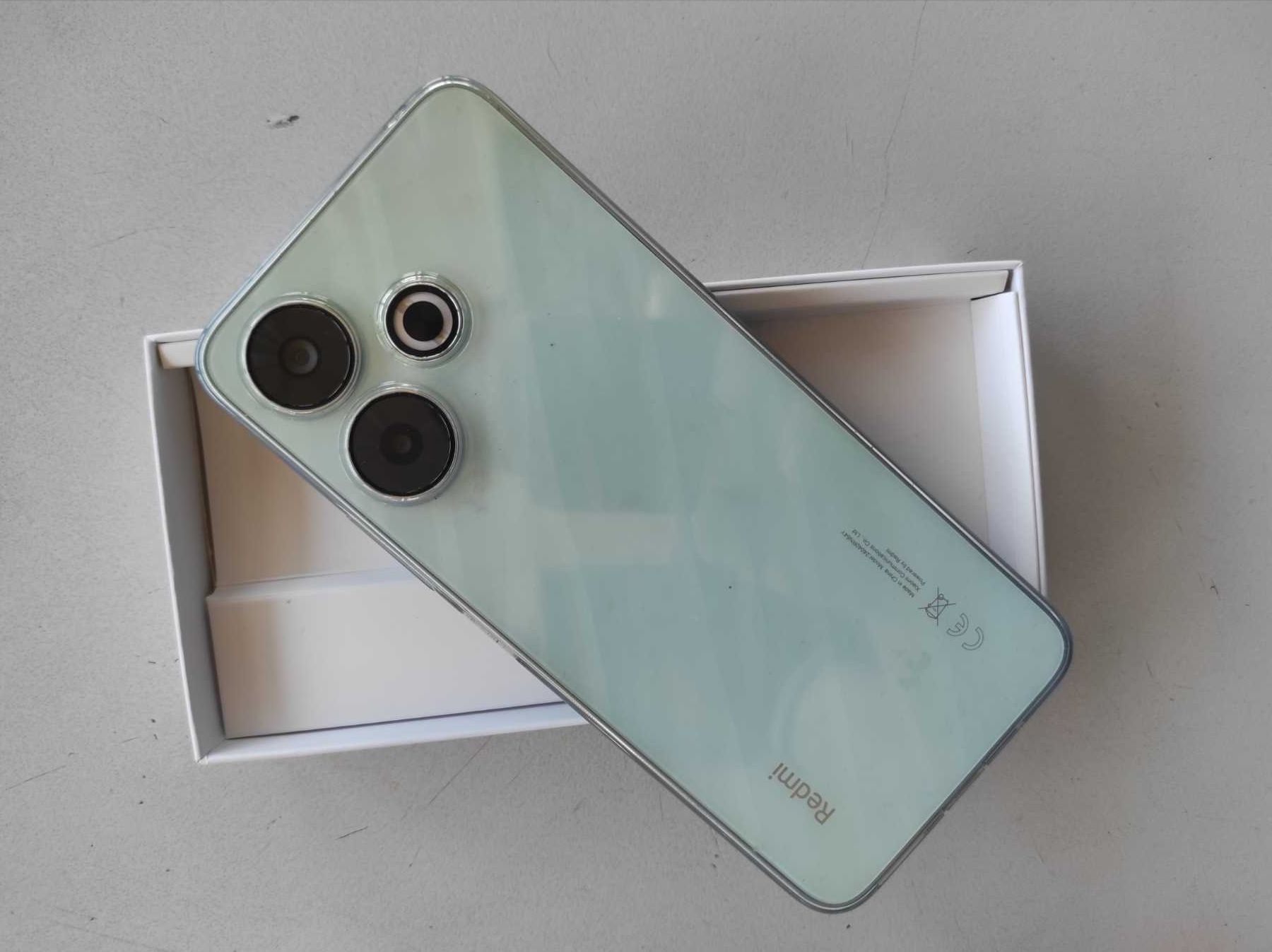 Мобилен телефон Redmi 13 с 3г. гаранция