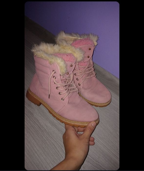 Ghete roz, cu blană inauntru