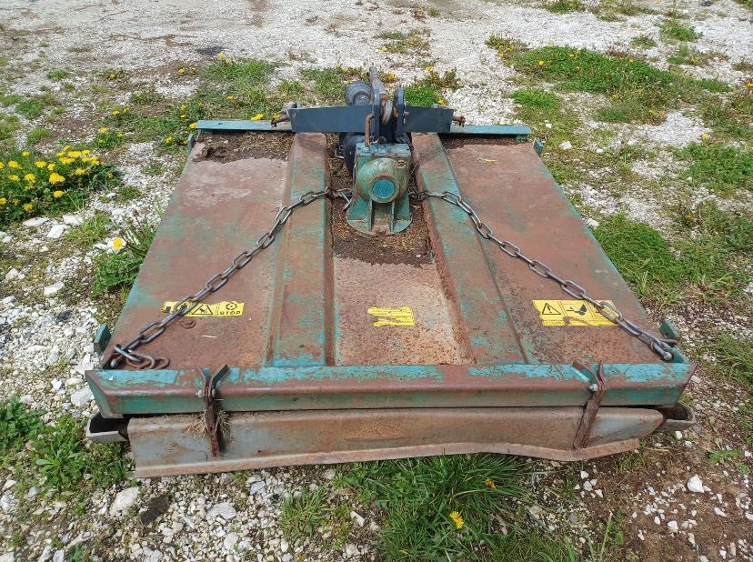 Tocator vegetal pentru tractor
