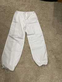 Pantaloni Pull& Bear xs albi