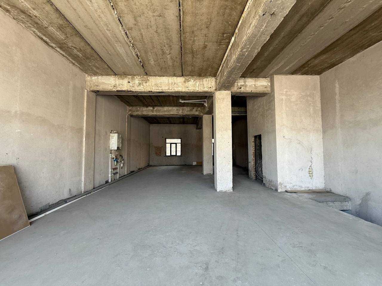 254 m2 lik Karobka holatdagi noturar magazin sotuvga qoyilyapti.