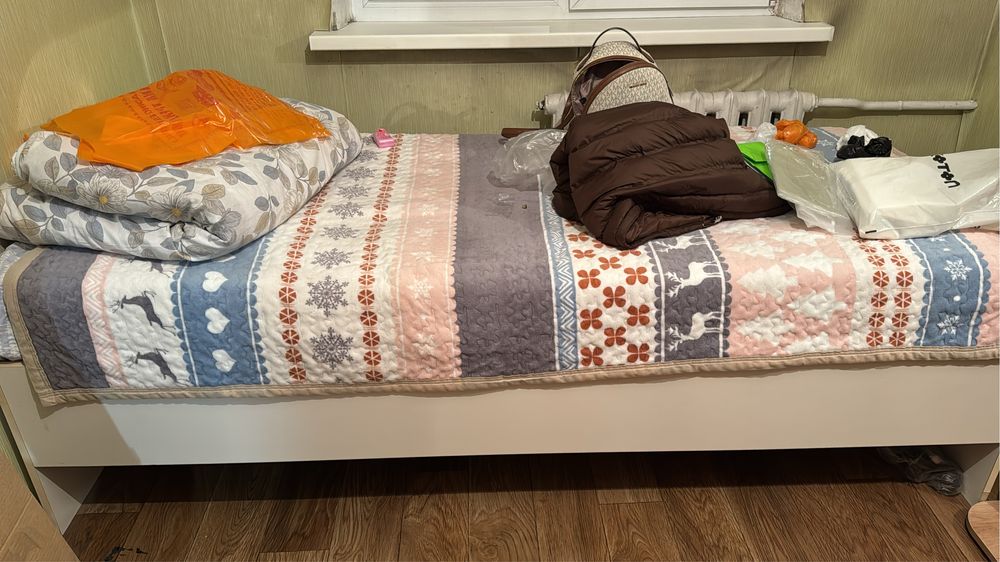 СРОЧНО кровать с матрасом 1 односпальный (сегодня завтра самовывозом)