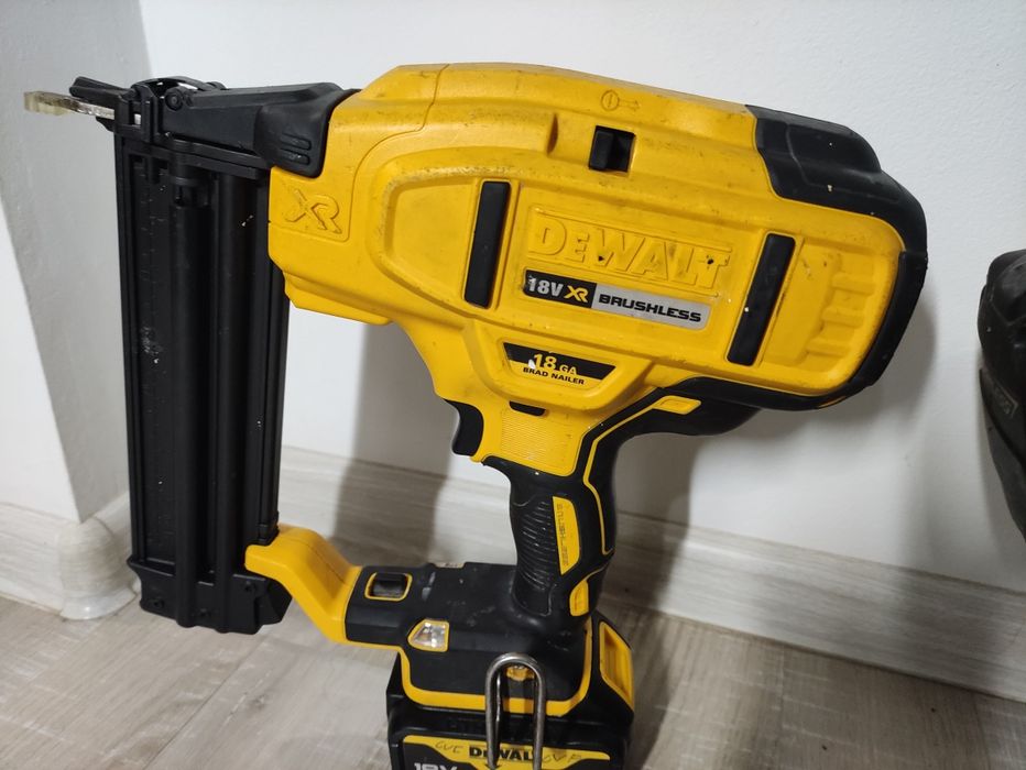 Pistol cuie DeWalt DCN 680 Hikoki NT 1865 DM Brushless