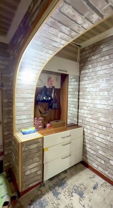 3/1 da 59 dom 4-qavatda 2 xona 3 xona qilingan dom sotiladi srochna