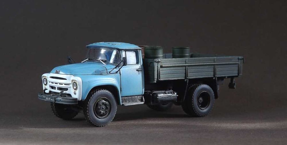 Сборная модель грузовика ЗиЛ-130 масштаб 1:72 AVD