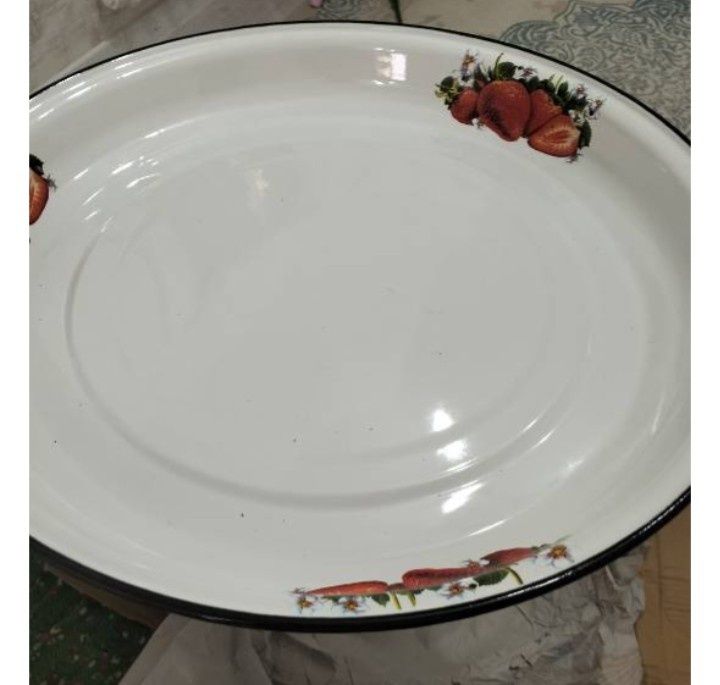 Продам 2 эмалированную табак большие