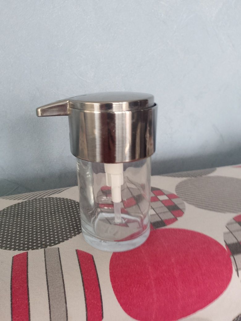 Продам дозатор для жидкого мыла