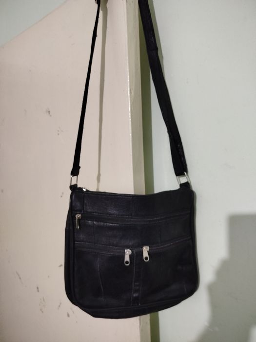 Продам женские кожаные сумки.