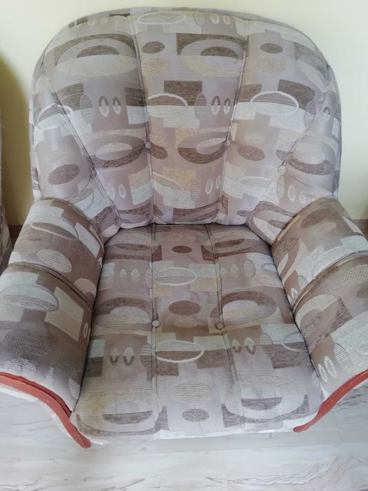 Продавам 2 фотьойла и 2 табуретка