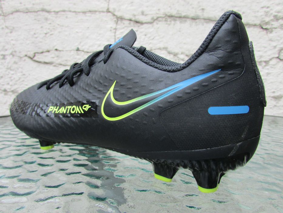 Футболните обувки Nike Phantom