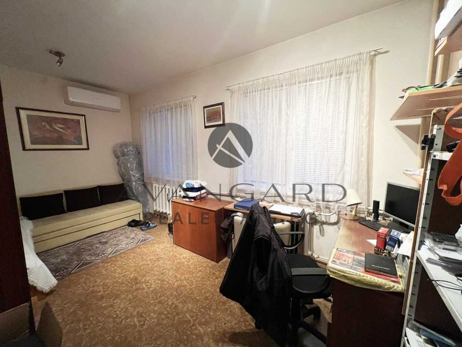 оф.24472 Тристаен обзаведен до Поликлиниката