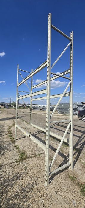 Rafturi metalice pentru paleți