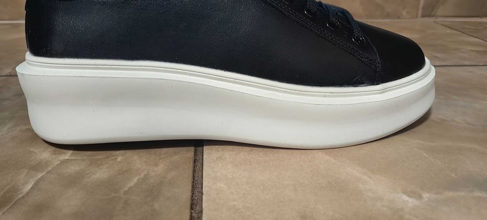 Продавам спртни обувки