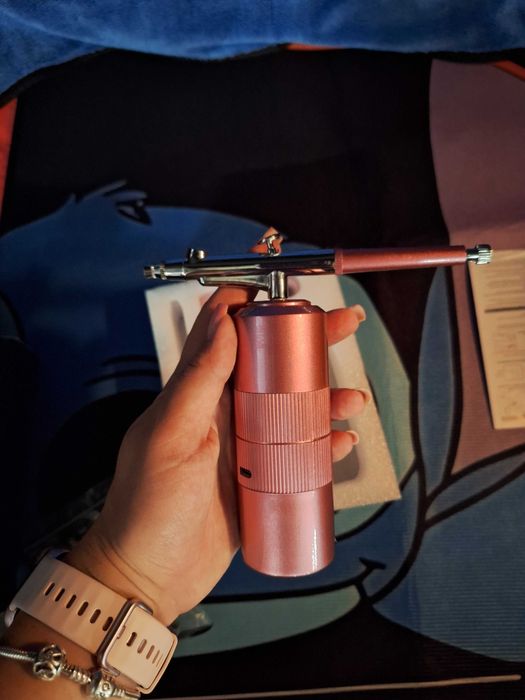 Aerograf portabil cu compresor