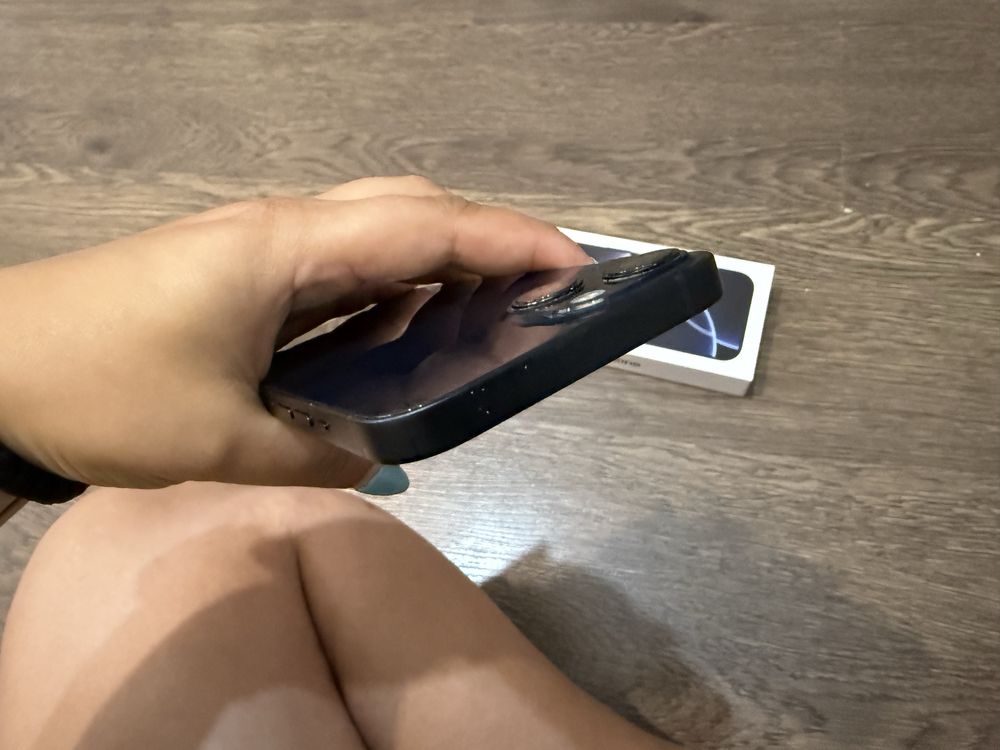 iPhone 13 черен и син
