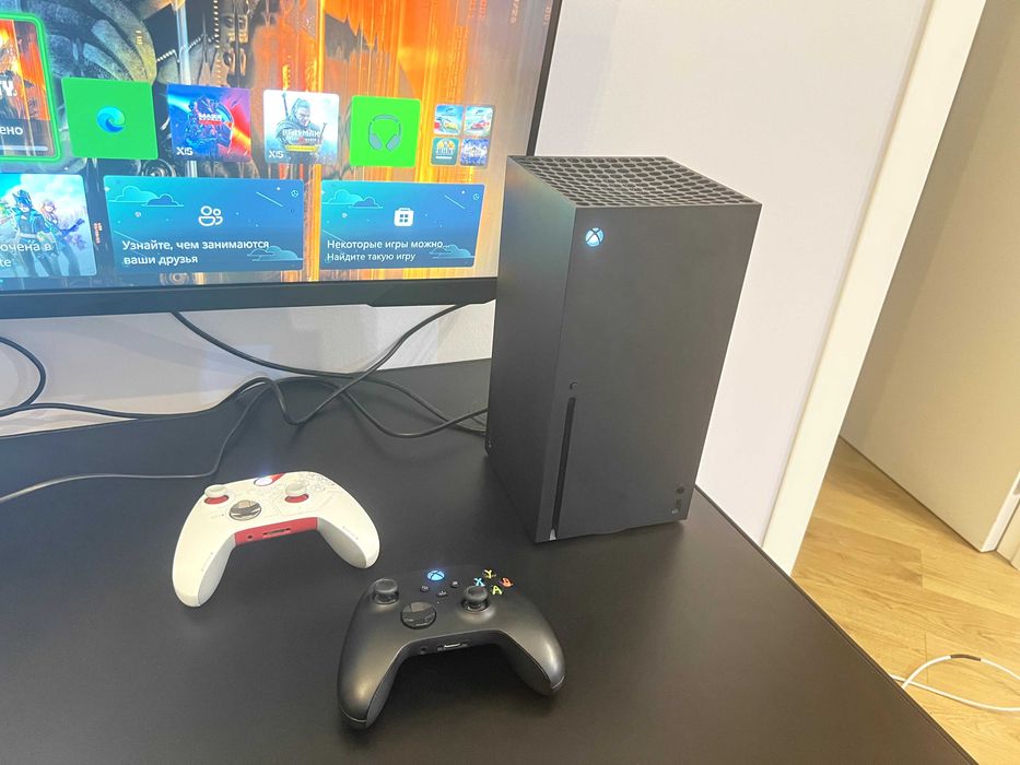 Xbox Series X + лимитка геймпад Starfield, фирменные наушники и сумка