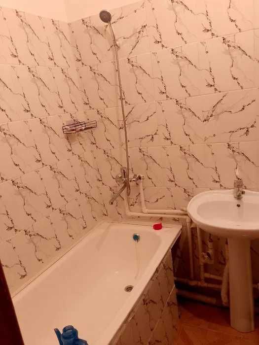 Срочно 3 хонали тамирланган квартира сотилади Шарк-1