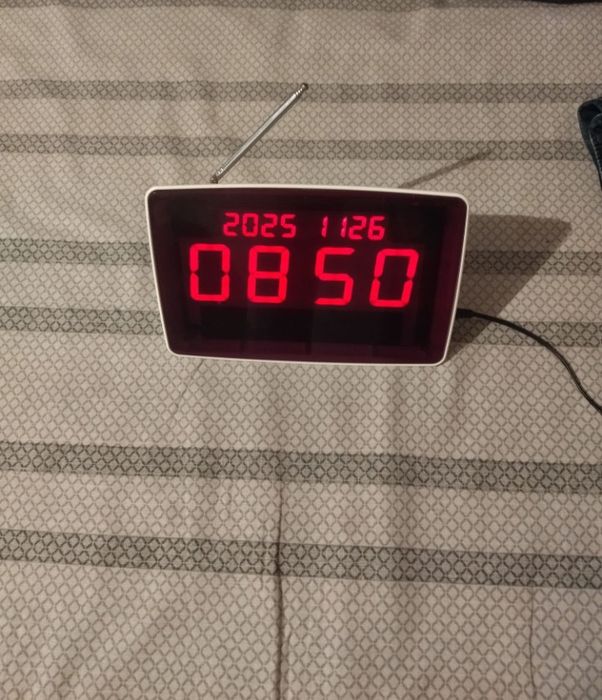 Продам электронные настольные часы