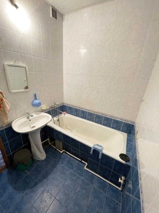 Себзор дахасида Гофур Гулом метрога якин тартибли инсонларга безмаклер